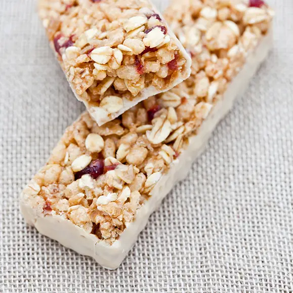 Protedi Waldfruchtriegel – proteinreicher Snack mit intensivem Waldfrucht-Geschmack, wenig Zucker und viel Eiweiß. Ideal für Diät & unterwegs.